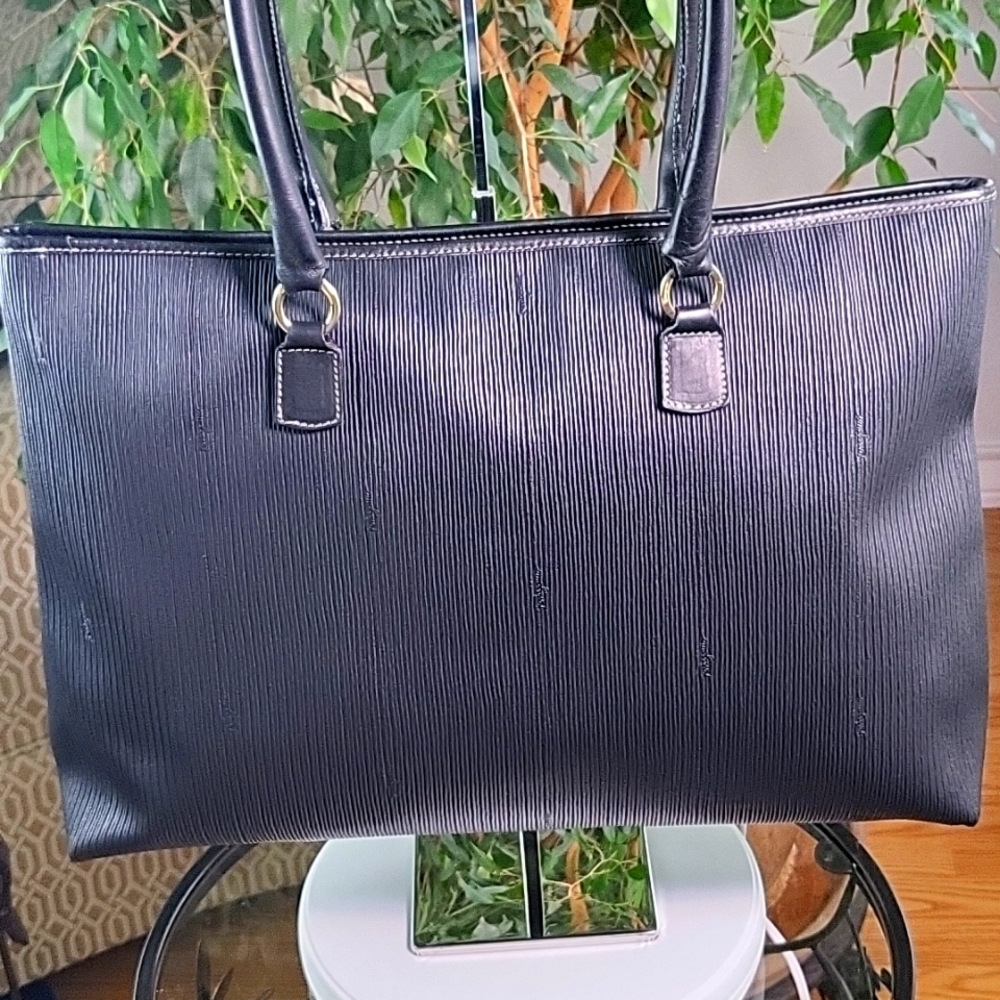 Salvatore Ferragamo Large Black Tote - Picture 3 of 17